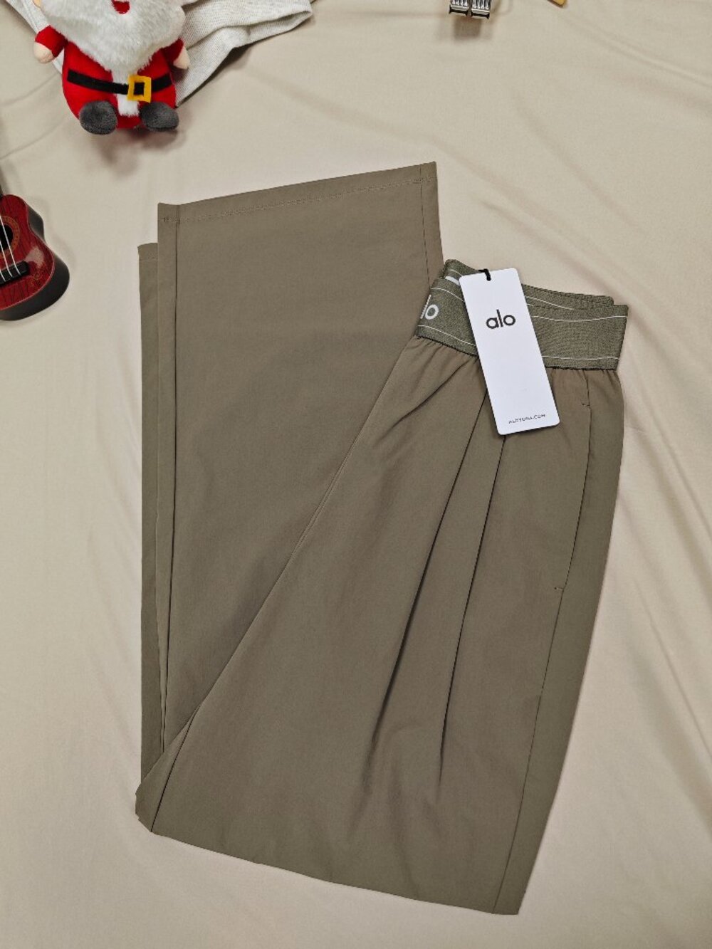 NWT Olive🎄 ALO Yoga Suit Up Pants XXS | Relaxed Fit | Versatile trousers - Picture 5 of 8